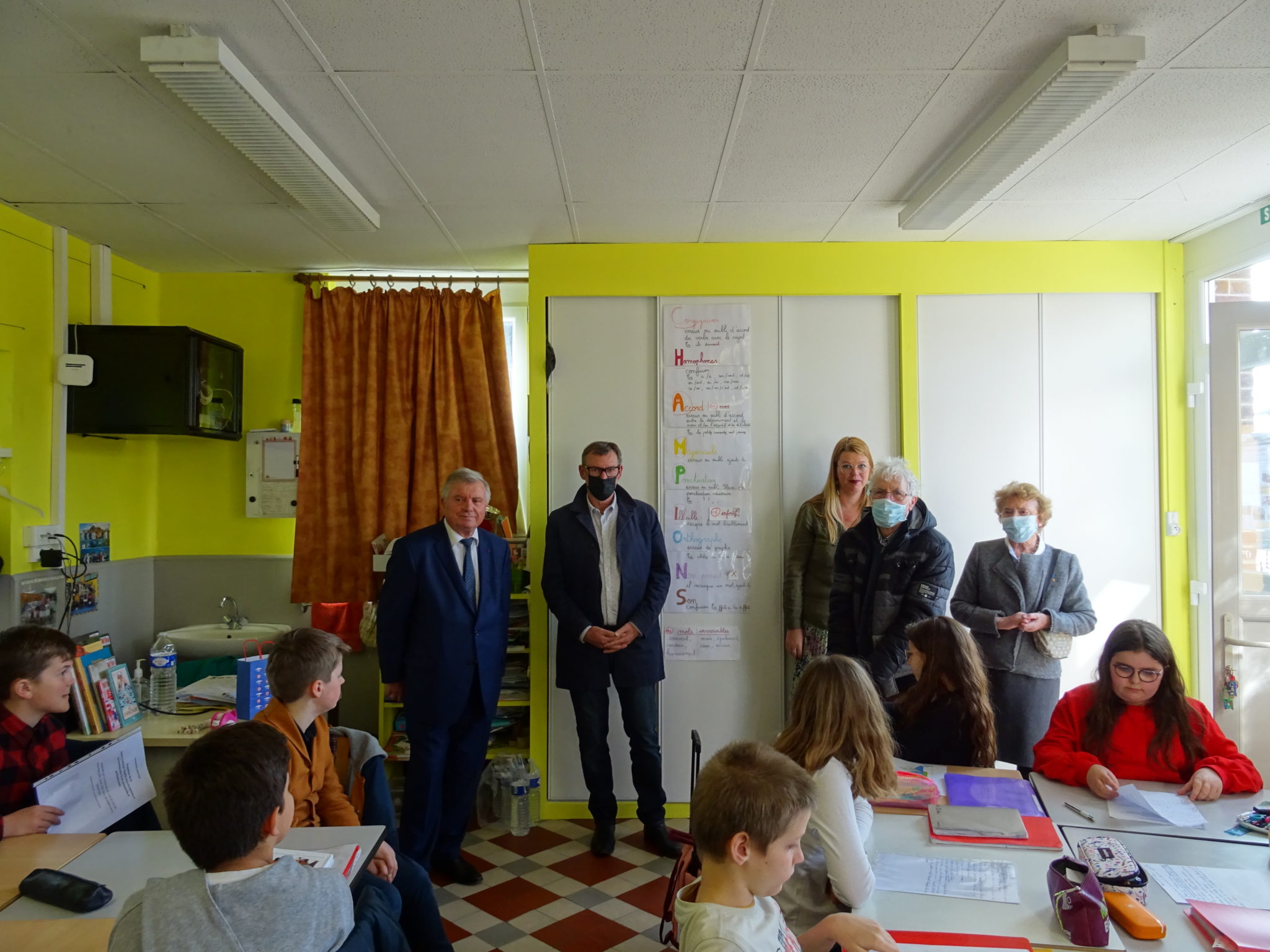 Read more about the article Visite de notre député à l’école Jules Ferry