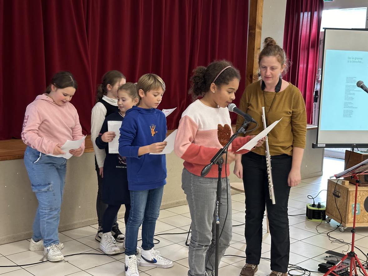 Lire la suite à propos de l’article Des enfants prêtent leurs voix aux « Souffleuses de vert »